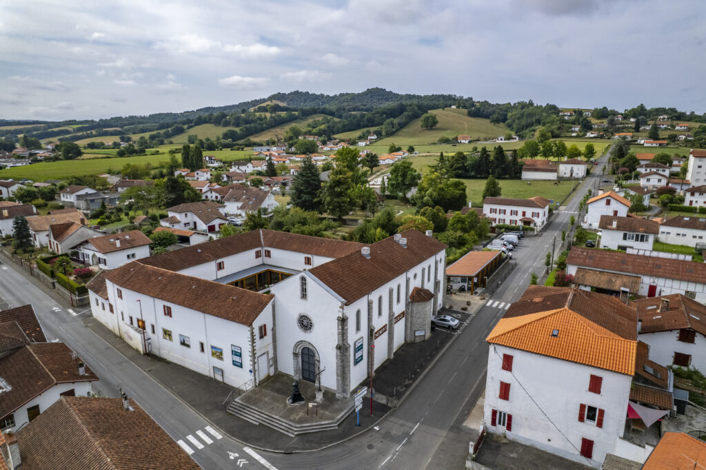 L'espace culturel Bideak et du quartier Gibraltar de Saint-Palais du ciel. 